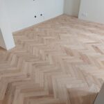 visgraat vloer gelegd door Oude PLank. Experts in het leggen en de verkoop van oude houten vloeren