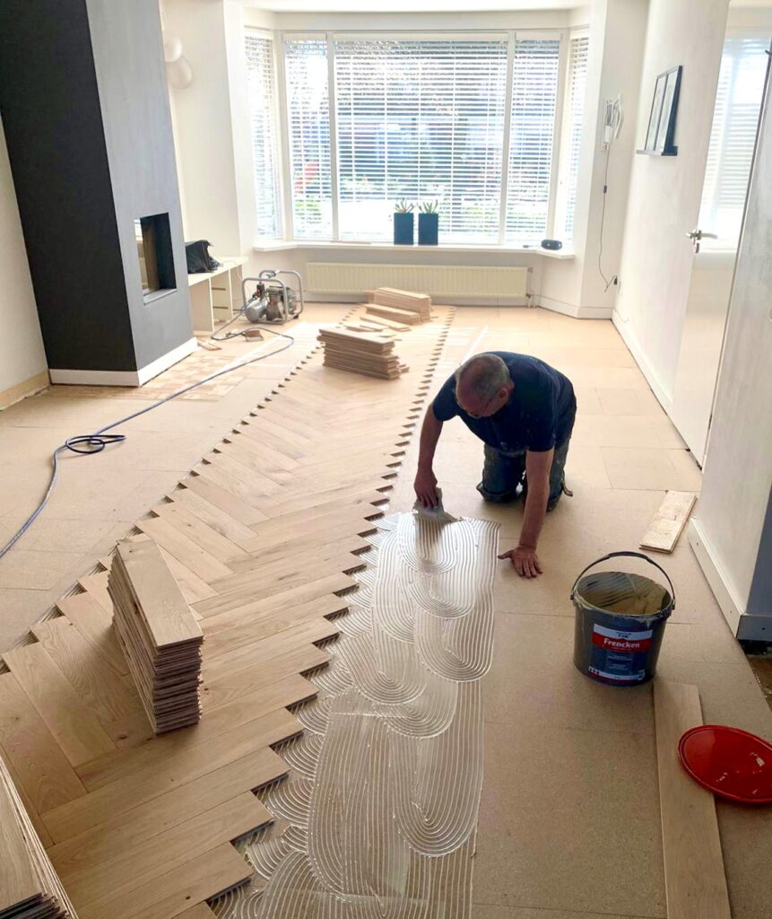 Een houten vloer leggen vergt vakmanschap zoals De Oude Plank dat heeft