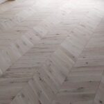 Vloer gelegd in het hongaarse punt motief.